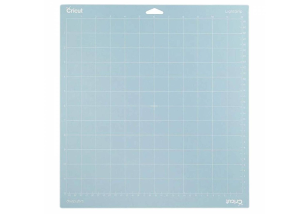 ALFOMBRILLA DE CORTE CRICUT ADHESIVA 12" X 12" (30,5 CM X 30,5 CM) GOMA LIGERA, PAR AMATERIALES LIVIANOS, PAPEL DE COPIA Y CARTULINA, LIGERA PARA CORTAR Y ESCRIBIR CON SU PLOTTER DE CORTE. COLOR AZUL (2001976).
